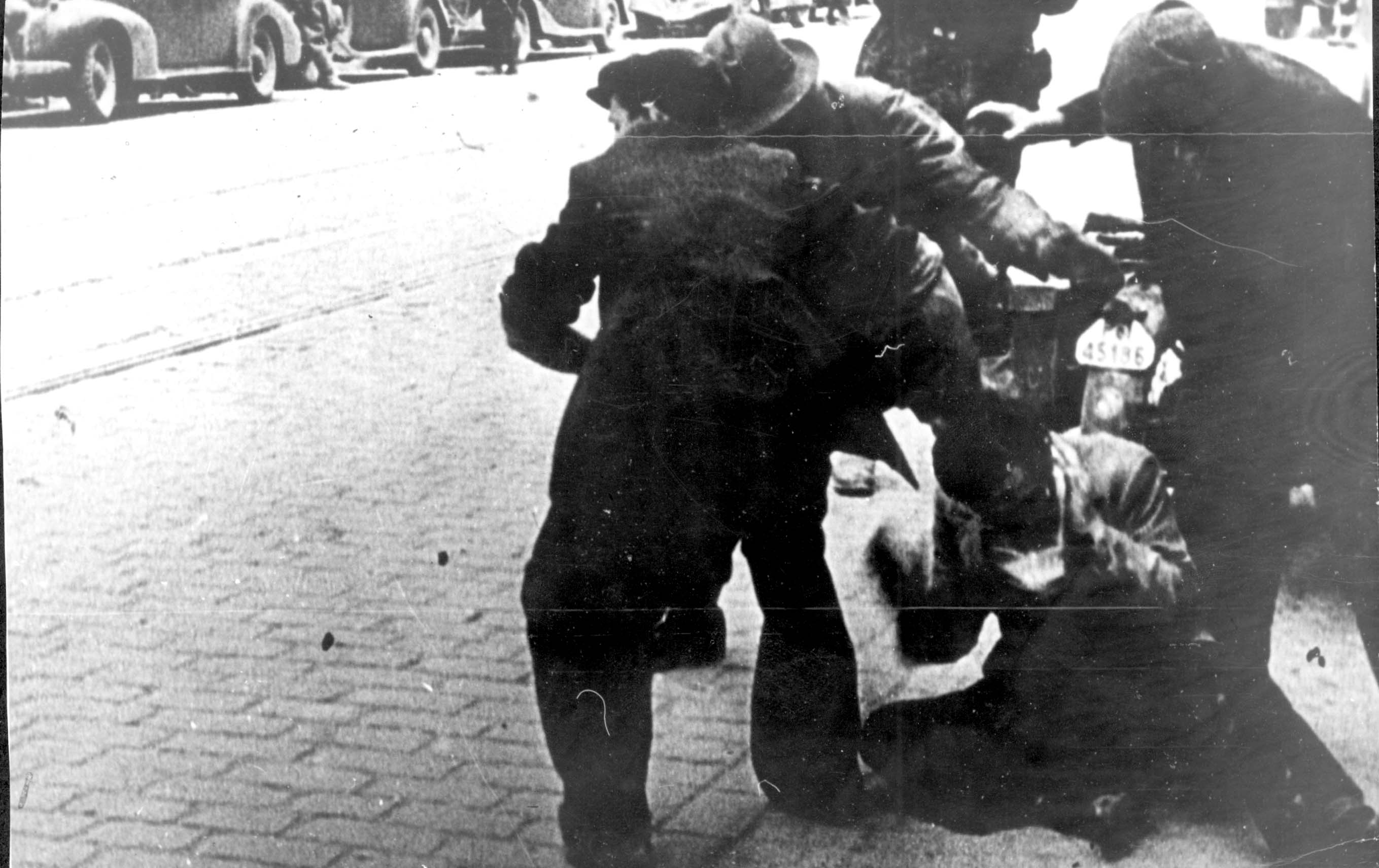 Beating of a Jew during the June 30-July 1, 1941 pogrom